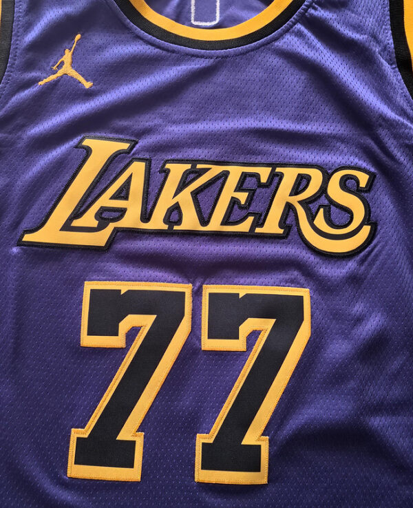 Los Angeles Lakers Purpura / Doncic / Player version - Imagen 3
