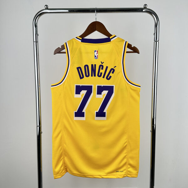 Los Angeles Lakers Local / Doncic / Fan version - Imagen 2