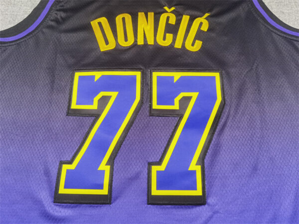 Los Angeles Lakers Purpura oscuro / Doncic / Player version - Imagen 3