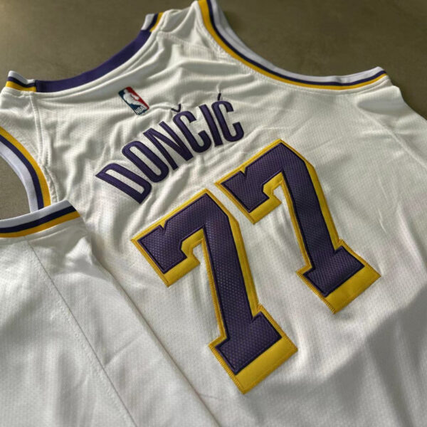 Los Angeles Lakers Blanca / Doncic / Player version - Imagen 2