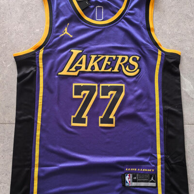 Los Angeles Lakers Purpura / Doncic / Player version