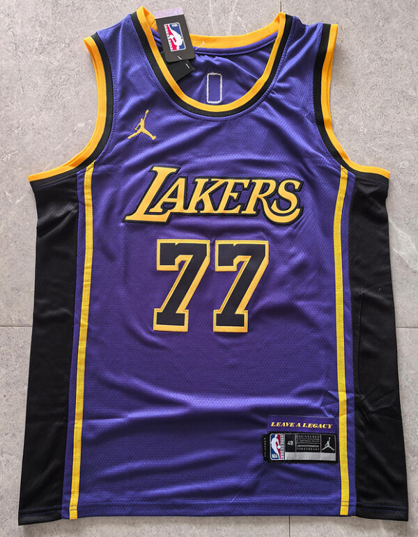 Los Angeles Lakers Purpura / Doncic / Player version