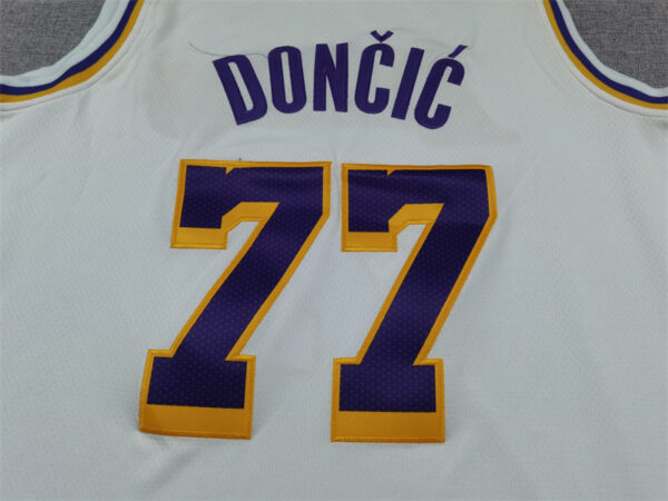 Los Angeles Lakers Blanca / Doncic / Player version - Imagen 5