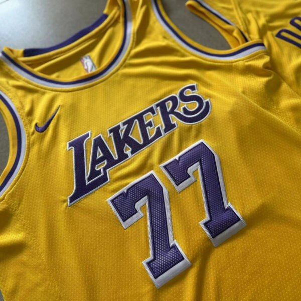 Los Angeles Lakers Local / Doncic / Player version - Imagen 2
