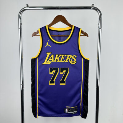 Los Angeles Lakers Purpura / Doncic / Fan version