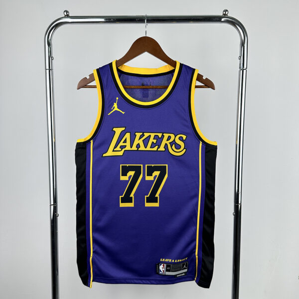 Los Angeles Lakers Purpura / Doncic / Fan version