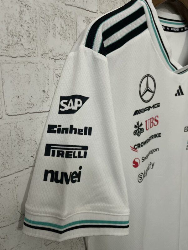 Mercedes Benz Camiseta Blanca Rayas - Imagen 4