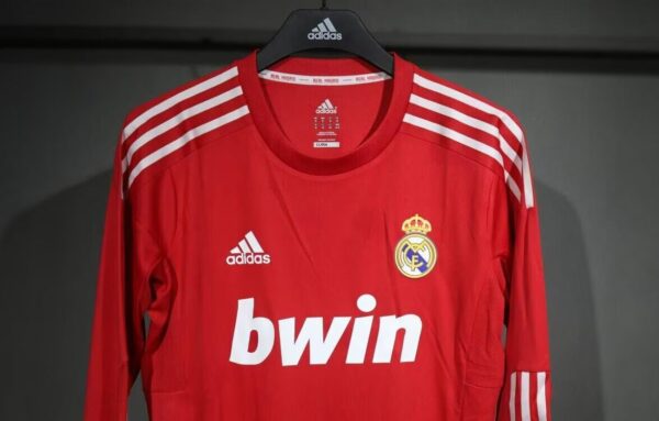 Real Madrid Tercera equipacion / Player version / Manga Larga / Retro 11-12 - Imagen 4