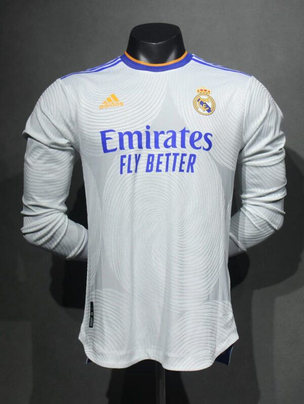 Real Madrid Local / Player version / Manga Larga / Retro 21-22