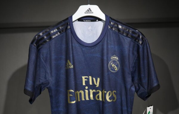 Real Madrid Visitante / Player version / Retro 19-20 - Imagen 2