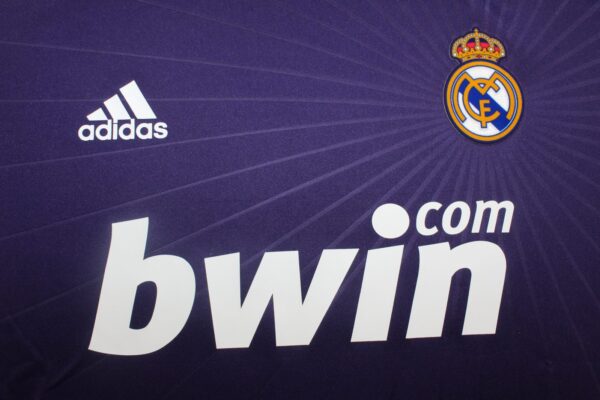 Real Madrid Tercera equipacion / Player version / Retro 10-11 - Imagen 3