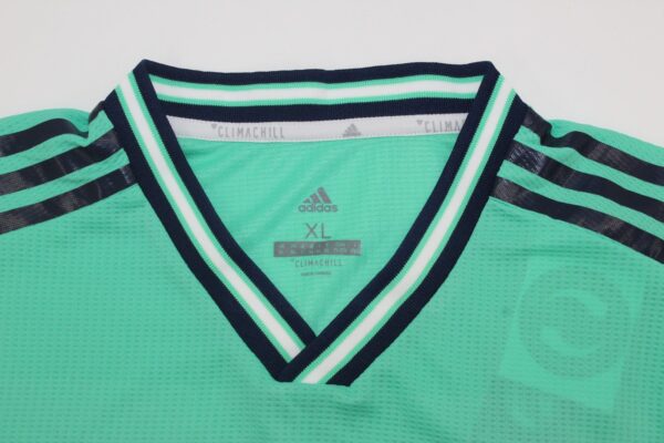 Real Madrid Tercera equipacion / Player version / Retro 19-20 - Imagen 2