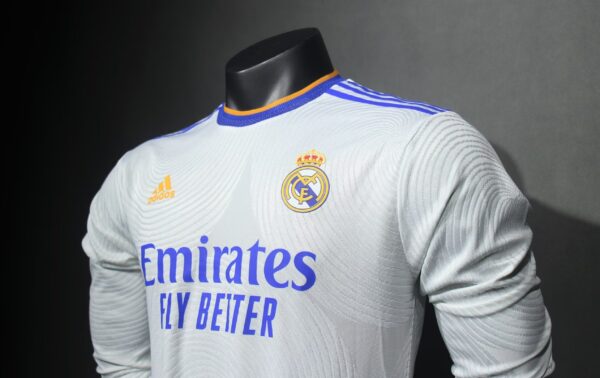 Real Madrid Local / Player version / Manga Larga / Retro 21-22 - Imagen 3