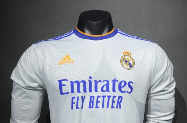 Real Madrid Local / Player version / Manga Larga / Retro 21-22 - Imagen 2