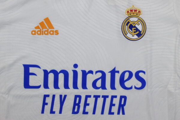 Real Madrid Local / Player version / Retro 21-22 - Imagen 2