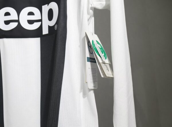 Juventus FC Local / Player version / Manga Larga / Retro 18-19 - Imagen 3