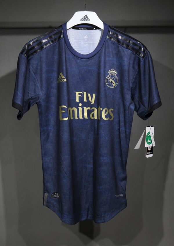 Real Madrid Visitante / Player version / Retro 19-20