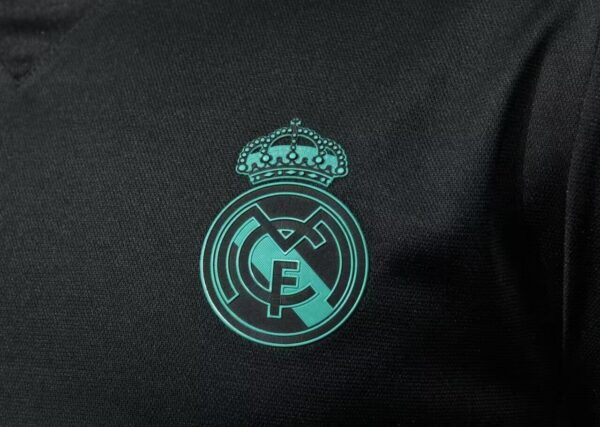 Real Madrid Visitante / Player version / Retro 17-18 - Imagen 4
