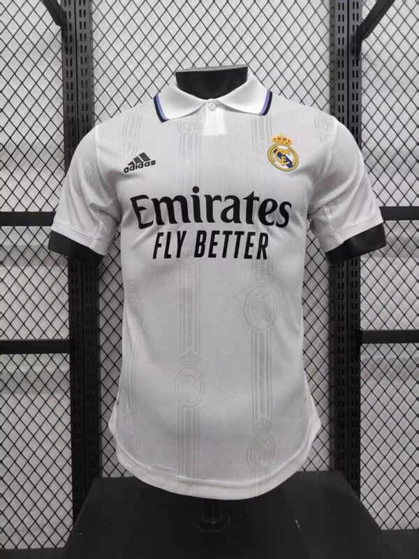 Real Madrid Local / Player version / Retro 22-23