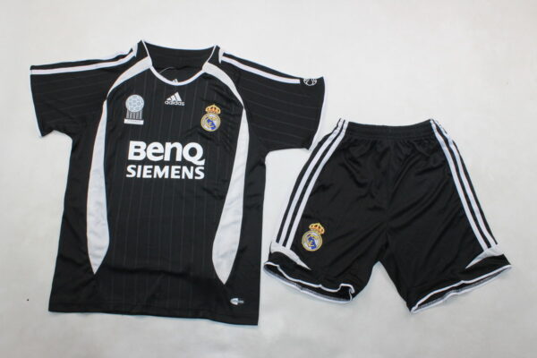 Real Madrid Visitante / Kid version / Fan version / Retro 06-07