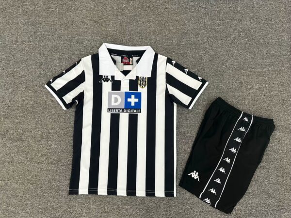 Juventus FC Local / Kid version / Fan version / Retro 99-00