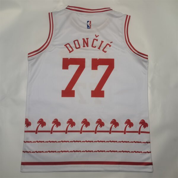 Los Angeles Lakers Burguer / Doncic / Fan version - Imagen 2