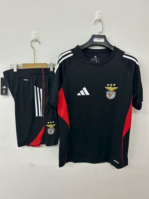 SL Benfica Conjunto de Entrenamiento / Fan version