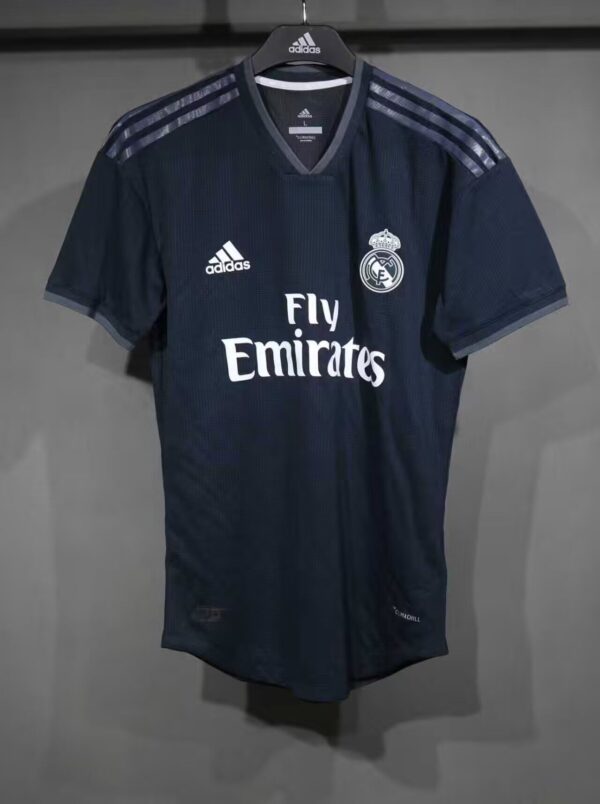 Real Madrid Visitante / Player version / Retro 18-19